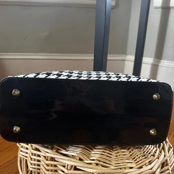 Betsy Johnson Black Patent Leather/Houndstooth Bowling Ball Style Handbag - Picture 4 of 11